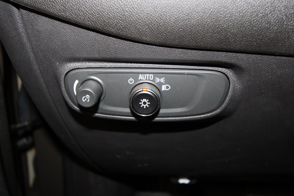 Used 2024 Chevrolet Equinox LT w/ LPO, Floor Liner Package FWD image 10