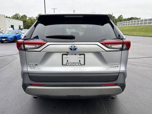 Used 2022 Toyota RAV4 Limited image 12