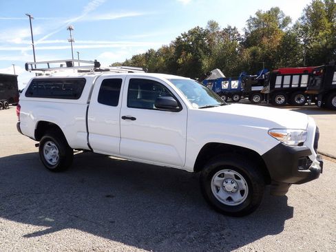 Used 2022 Toyota Tacoma SR image 10