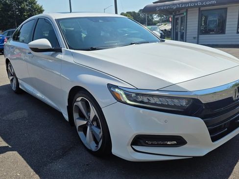 Used 2018 Honda Accord Touring image 3