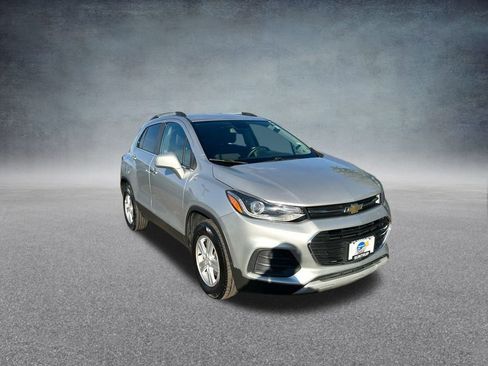 Used 2017 Chevrolet Trax LT w/ LT Convenience Package image 19