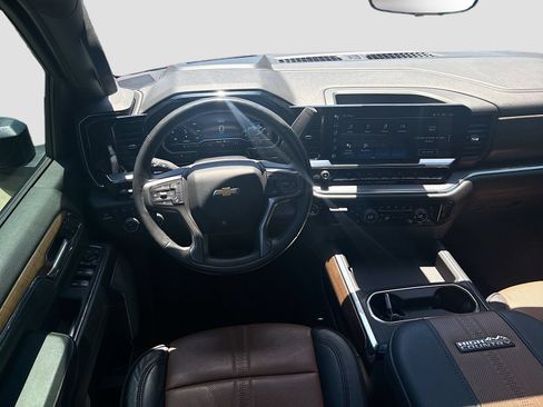 Used 2024 Chevrolet Silverado 2500 High Country w/ Technology Package AWD/4WD image 22