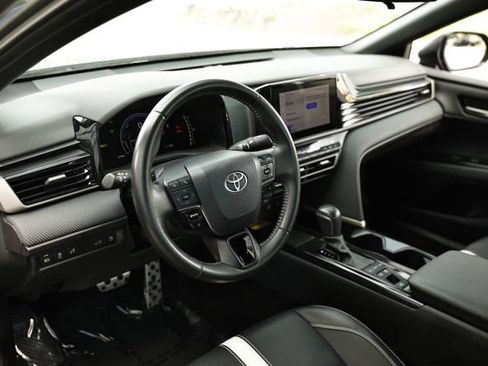 Used 2025 Toyota Camry SE FWD image 19
