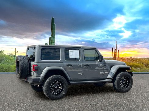 Used 2019 Jeep Wrangler Unlimited Sahara AWD/4WD image 5
