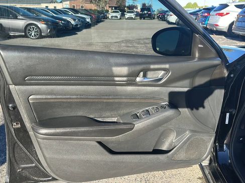 Used 2020 Nissan Altima 2.5 SR w/ Premium Package image 11