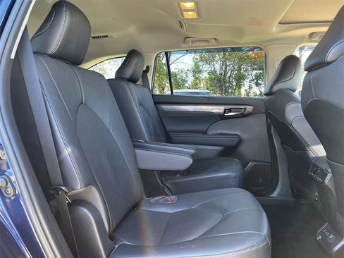 Used 2021 Toyota Highlander Limited image 27
