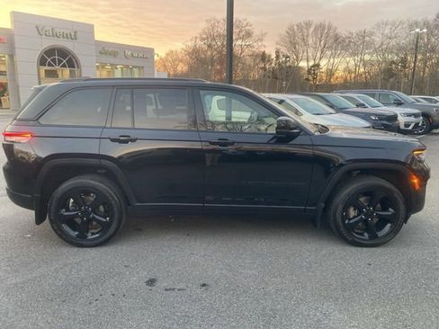 Used 2022 Jeep Grand Cherokee Altitude image 7