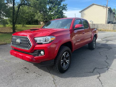 Used 2018 Toyota Tacoma TRD Sport AWD/4WD image 1