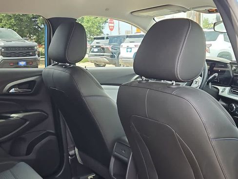 Used 2025 Chevrolet Trax LT w/ Driver Confidence Package FWD image 17