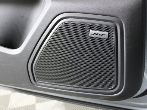 Used 2024 Porsche Macan w/ Premium Plus Package image 16