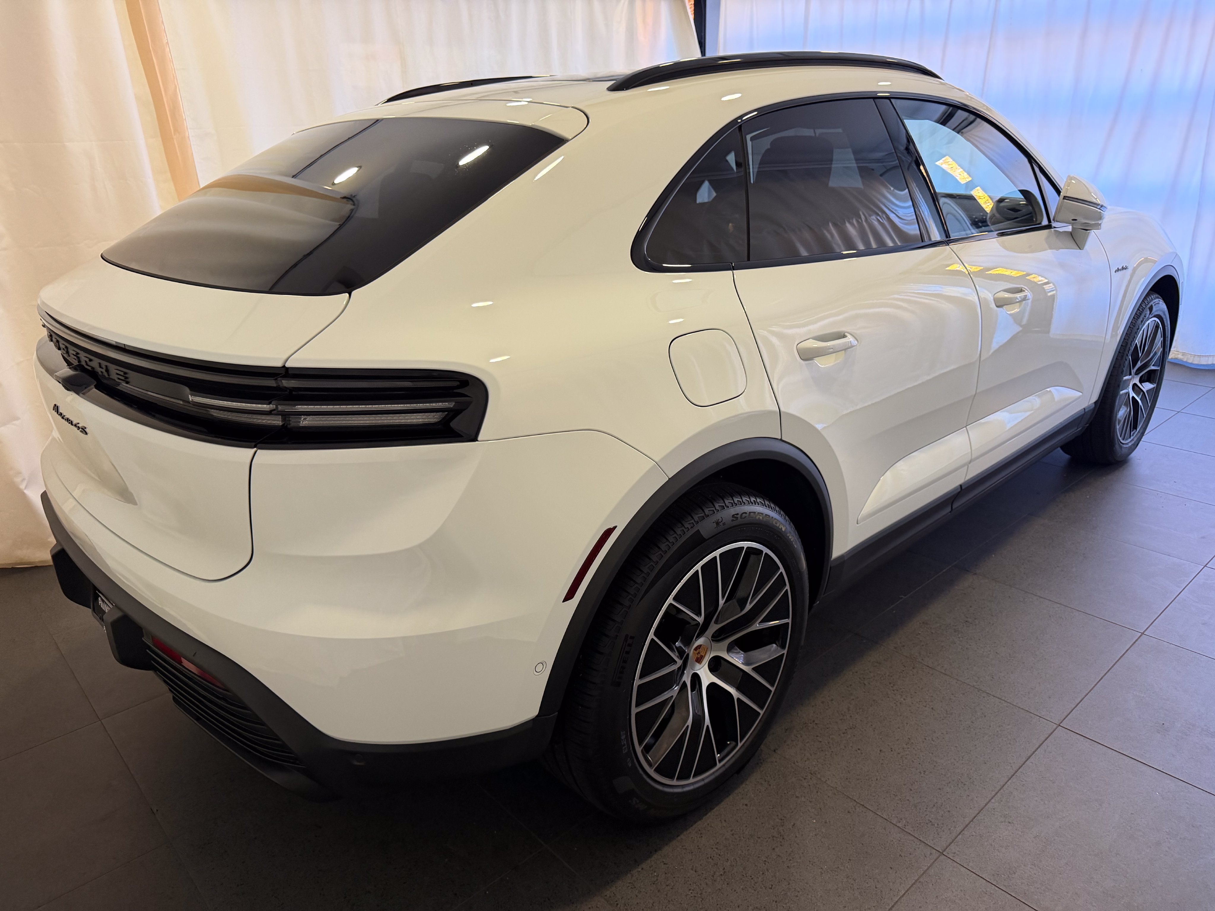 Certified 2026 Porsche Macan 4S Electric AWD/4WD image 9