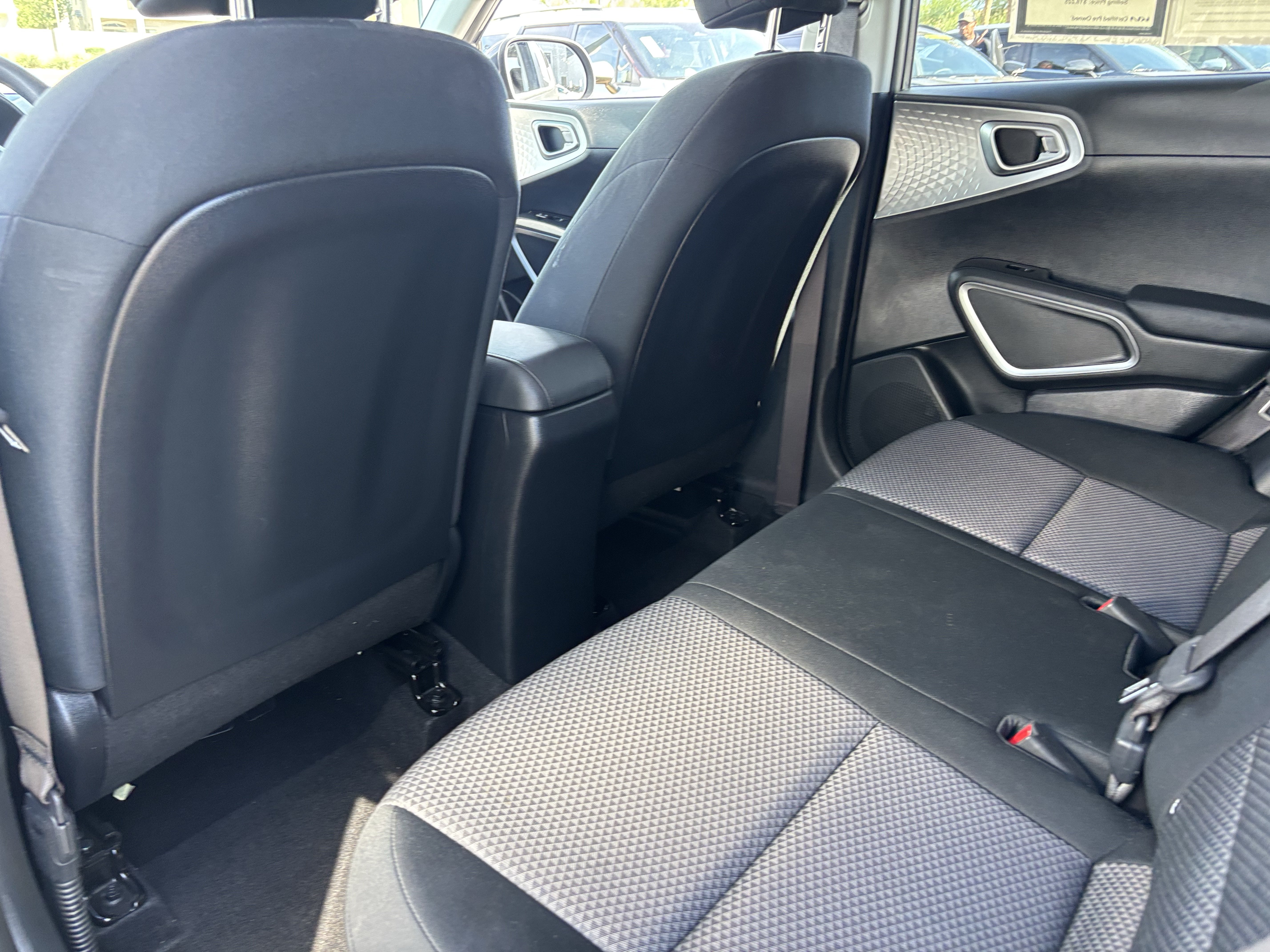 Certified 2025 Kia Soul LX w/ LX Technology Package FWD image 15