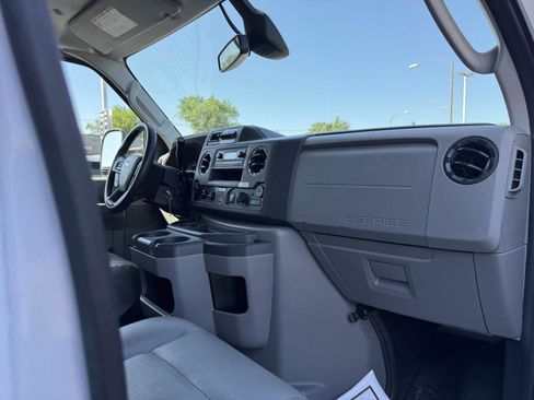 Used 2022 Ford E-350 and Econoline 350 Super Duty image 24