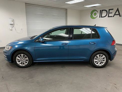 Used 2019 Volkswagen Golf SE image 2