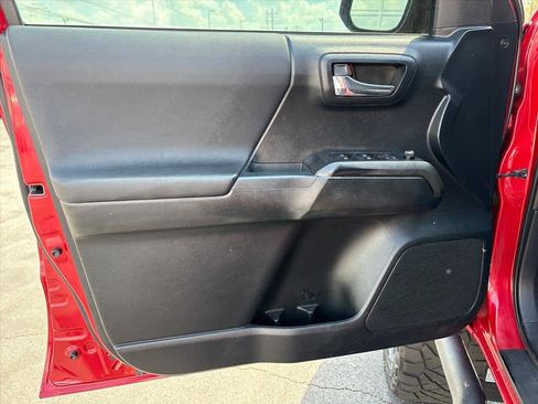 Used 2016 Toyota Tacoma TRD Sport w/ Towing Package image 19