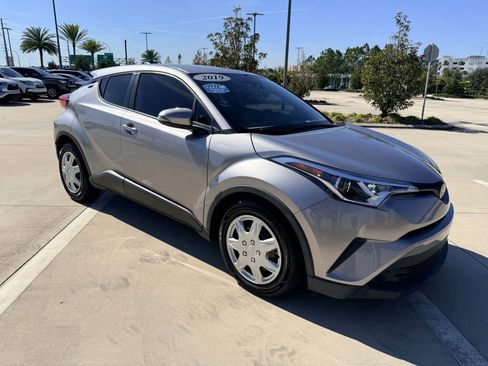 Used 2019 Toyota C-HR LE image 4