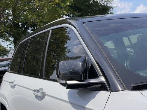 Used 2022 Jeep Grand Cherokee Summit AWD/4WD image 3
