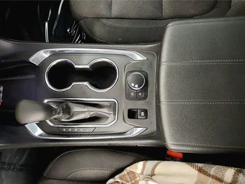 Used 2023 Chevrolet Traverse LT FWD image 25