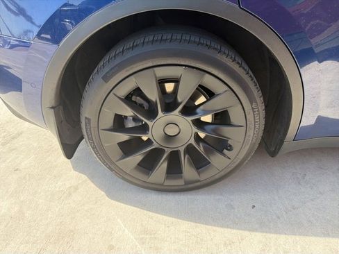 Used 2021 Tesla Model Y Long Range image 16