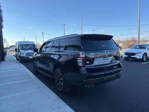Used 2022 Chevrolet Suburban RST w/ Sport Performance Package image 5