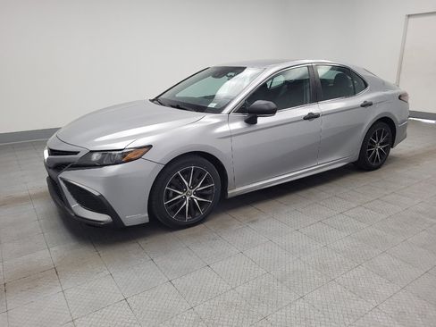 Used 2022 Toyota Camry SE image 2