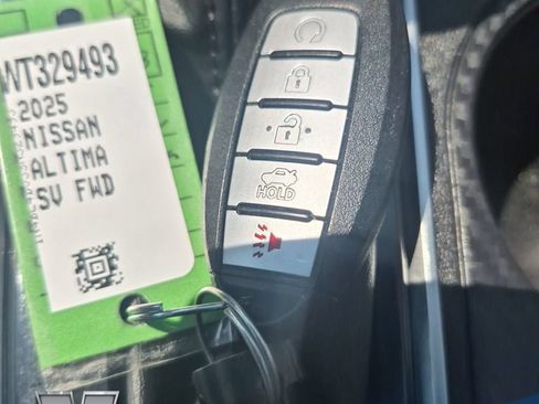 Used 2025 Nissan Altima 2.5 SV FWD image 28