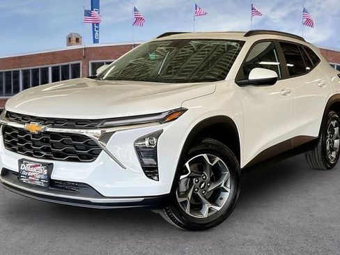 Certified 2024 Chevrolet Trax LT w/ Driver Confidence Package image 1