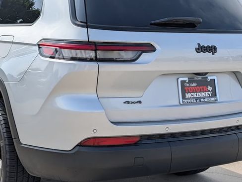 Used 2023 Jeep Grand Cherokee L Laredo AWD/4WD image 7
