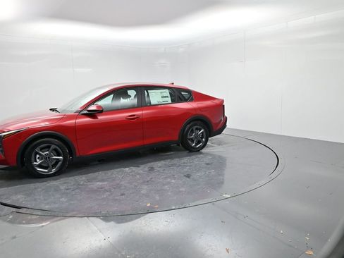 New 2025 Kia K4 LXS image 4