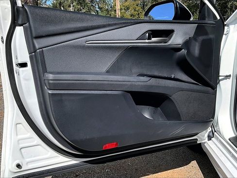 Used 2025 Toyota Camry SE image 17