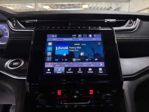 Used 2023 Jeep Grand Cherokee Altitude AWD/4WD image 17