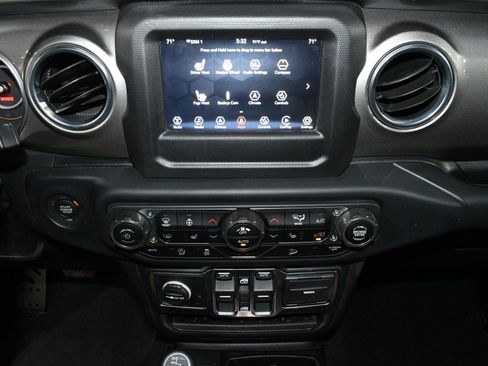 Used 2018 Jeep Wrangler Unlimited Sahara AWD/4WD image 34