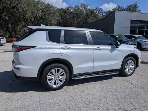 Used 2025 Mitsubishi Outlander ES image 3