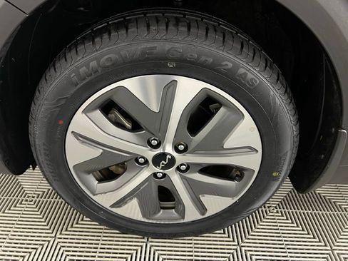 Used 2022 Kia Niro EX Premium w/ Cold Weather Package image 12