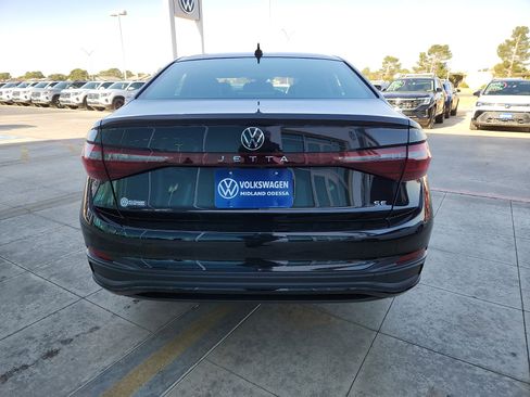 Certified 2025 Volkswagen Jetta SE image 6