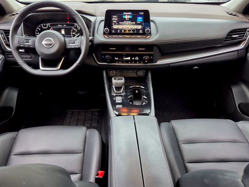 Used 2023 Nissan Rogue SV w/ SV Premium B Package FWD image 16
