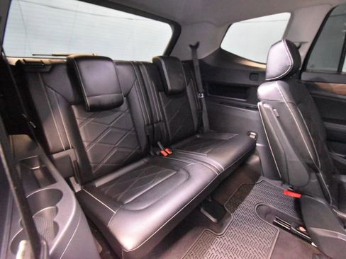 Used 2024 Volkswagen Atlas SE w/ Black Wheel Package image 27