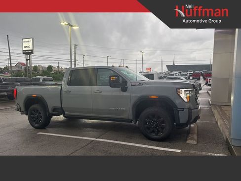Used 2025 GMC Sierra 2500 AT4 w/ AT4 Premium Plus Package AWD/4WD image 1