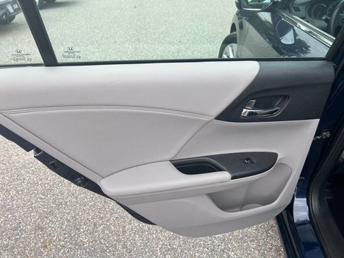 Used 2015 Honda Accord EX-L image 19