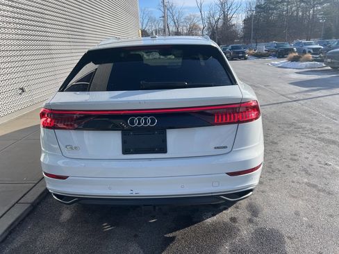 Used 2022 Audi Q8 Premium image 31