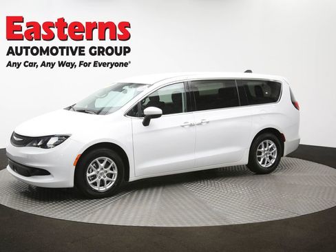 Used 2023 Chrysler Voyager LX image 57