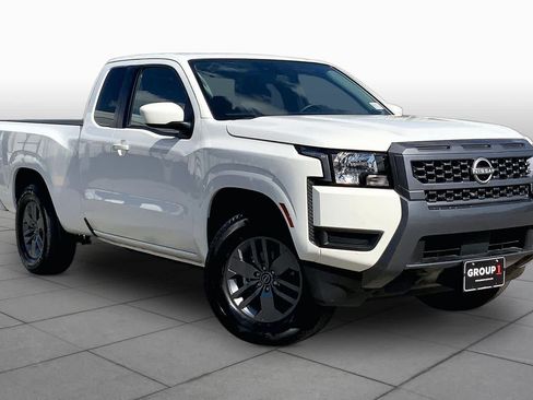 Used 2025 Nissan Frontier SV RWD image 3