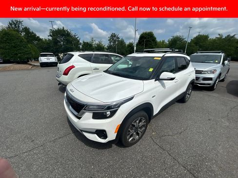 Used 2023 Kia Seltos EX AWD/4WD image 4