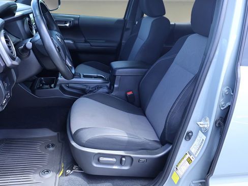 Certified 2022 Toyota Tacoma TRD Off-Road w/ Technology Package RWD image 11