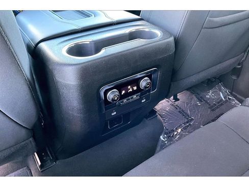 Used 2024 Chevrolet Suburban LS image 10