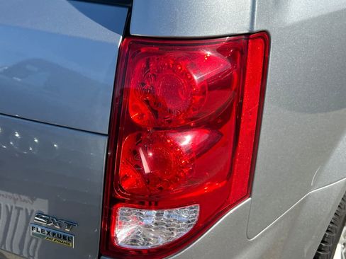 Used 2019 Dodge Grand Caravan SXT image 18