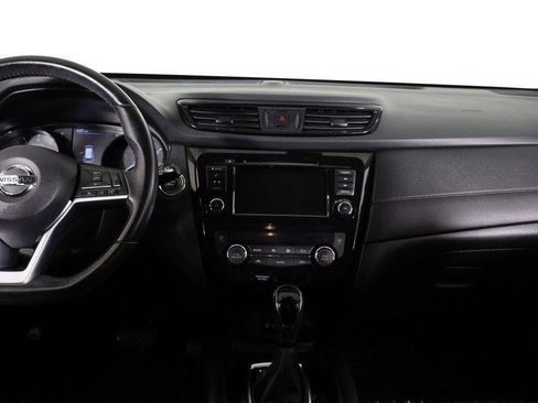 Used 2019 Nissan Rogue SV image 34