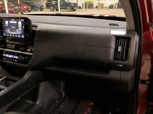 Used 2023 Nissan Pathfinder SL AWD/4WD image 15