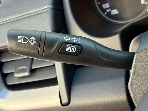 Used 2024 GMC Terrain SLE image 29