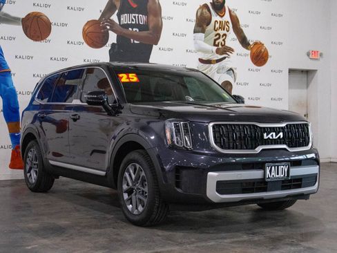 Used 2025 Kia Telluride LX FWD image 19